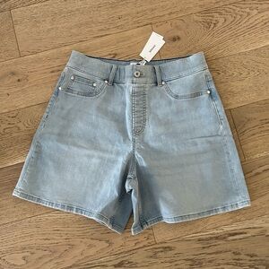 SPANX Light Blue Jean 7” Stretch Shorts Turner Wash - L